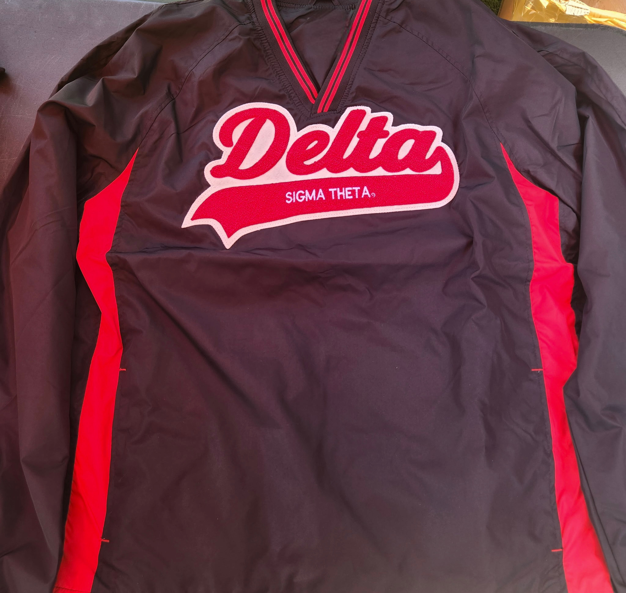 Delta Chenille Vneck Windshirt - Image 5